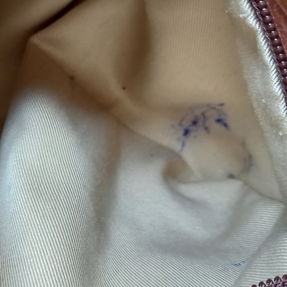 Danier Messenger Crossbody Leather Purse - Picture 11 of 13